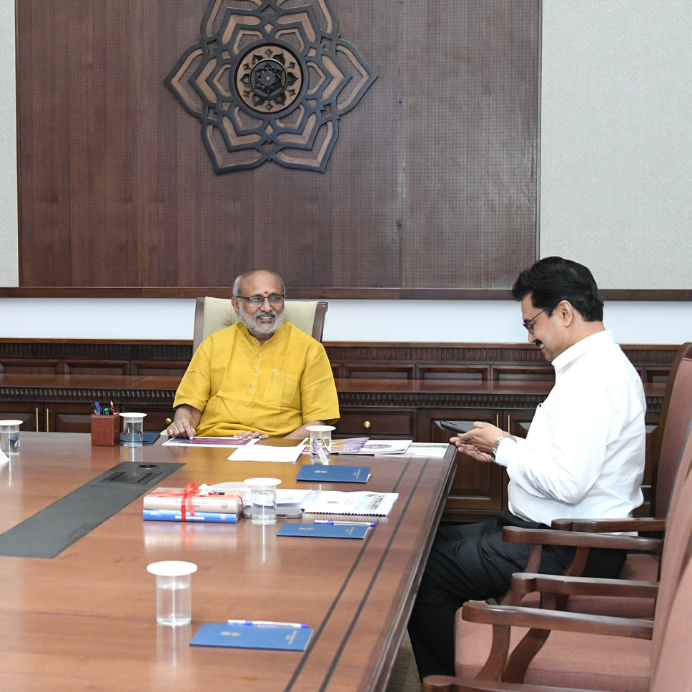 Vice-Chancellor of Delhi University Meets Vice-President; Panjab University VC Follows&nbsp;Suit